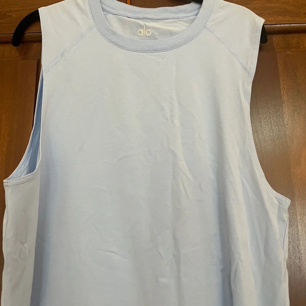 ALO Yoga Men's Seashell Blue Tank Top - Picture 3 of 6
